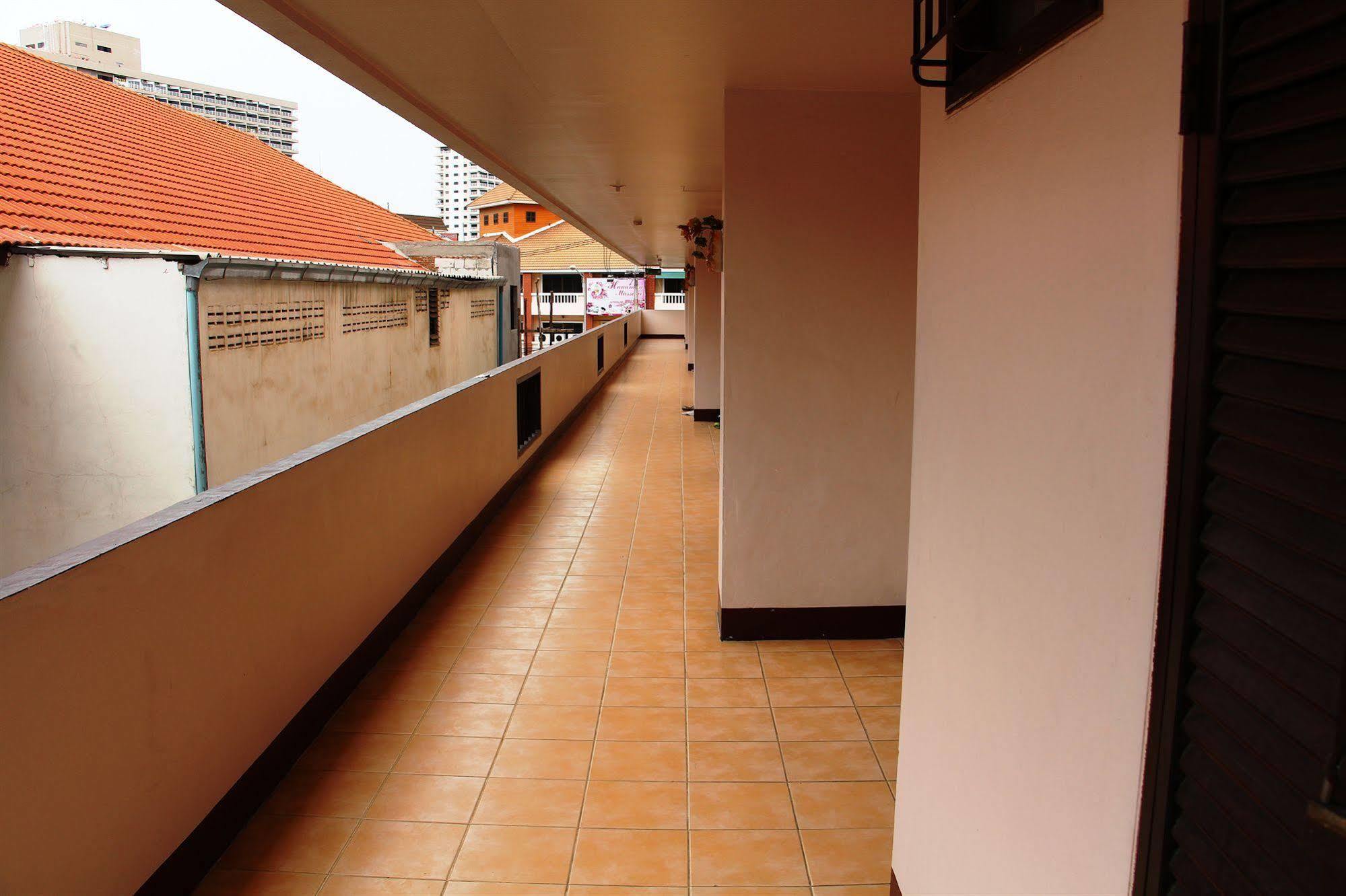 Jomtien Good Luck Apartment Eksteriør bilde